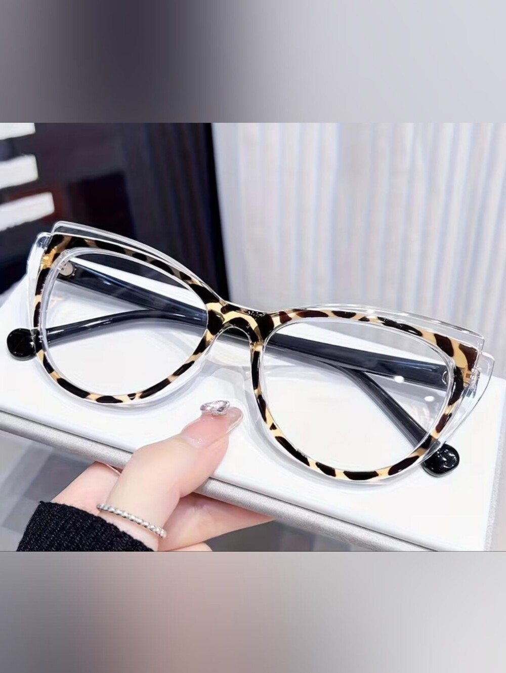Tortoiseshell Cat-Eye Reading Glasses - Women's Fashion Accessory